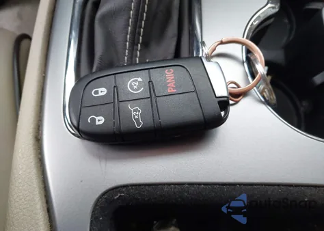 2018 Jeep Grand Cherokee Overland 4X2 z USA, uszkodzony, nr VIN 1C4RJECGXJC204847